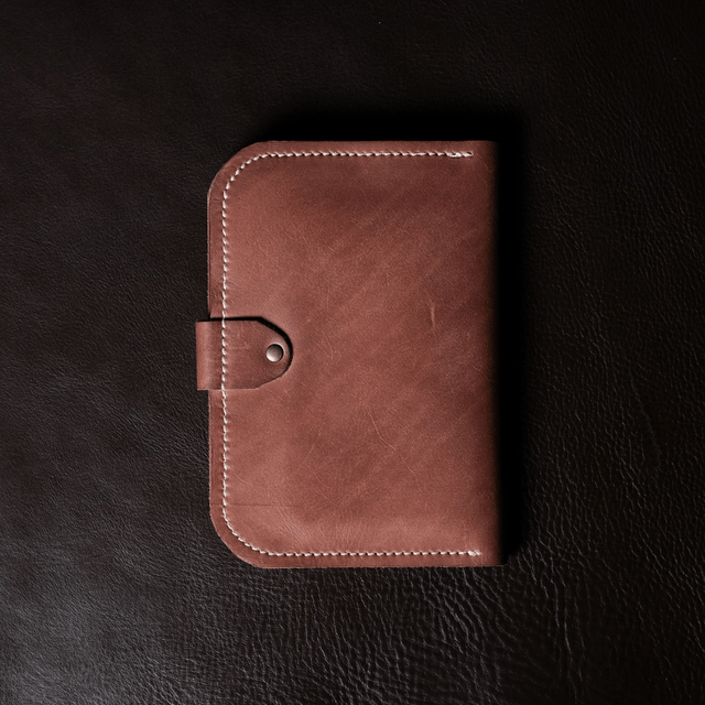 Capa de Couro para Kindle e Anotações - Elegância e Praticidade